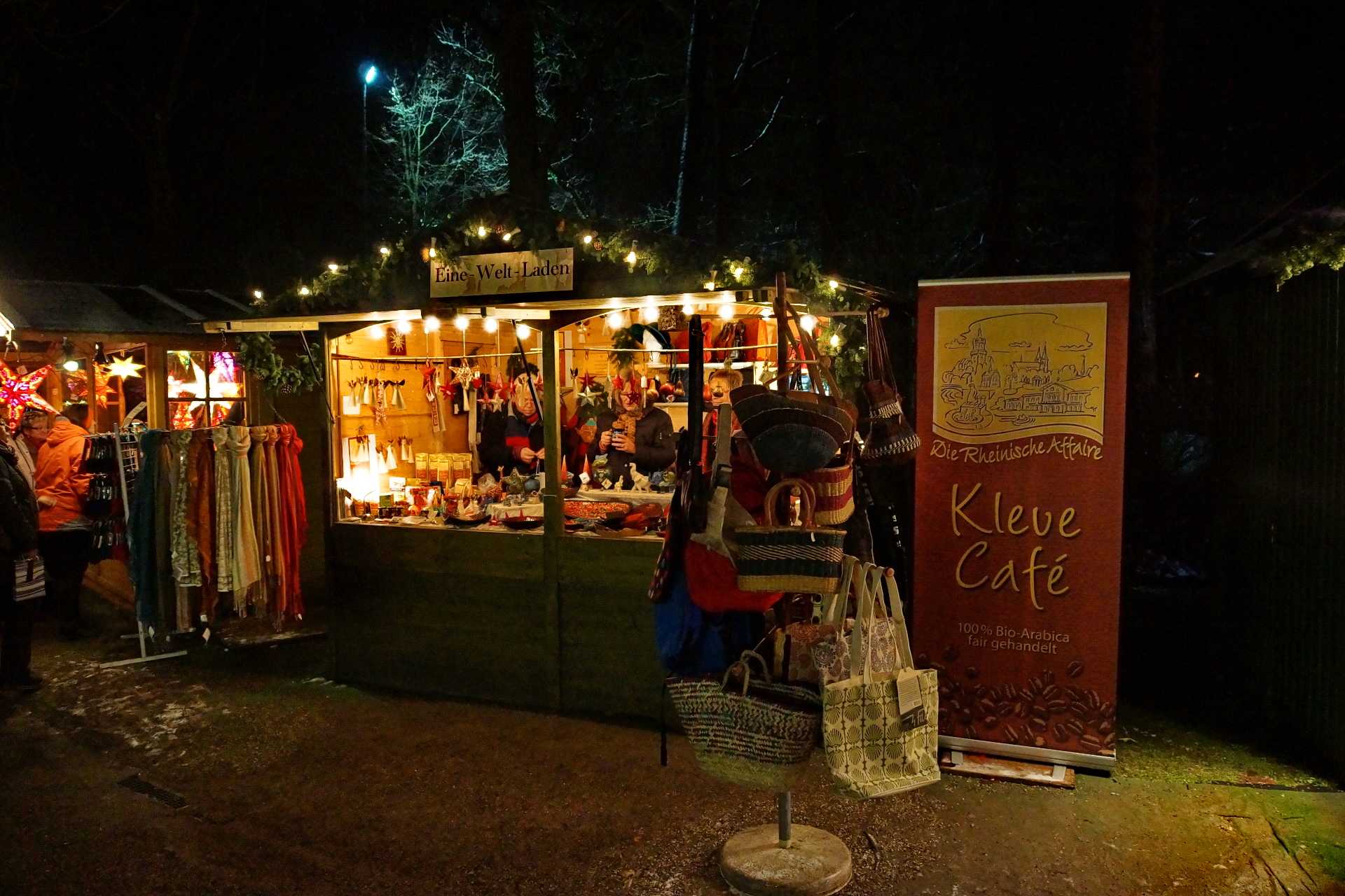 Unsere Verkaufsbude auf dem Klever Weihnachtsmarkt Unsere Verkaufsbude auf dem Klever Weihnachtsmarkt